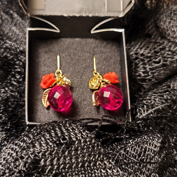 Yanbal Unique Red rose Crystal Earrings - Picture 2 of 5